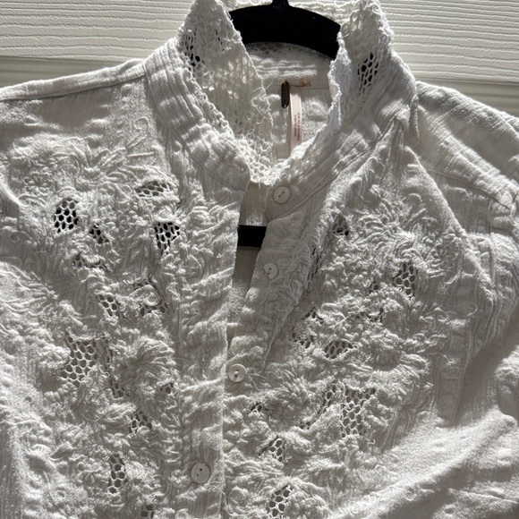 Free People White Textured Button Down Shirt size xs GUC - Picture 2 of 9